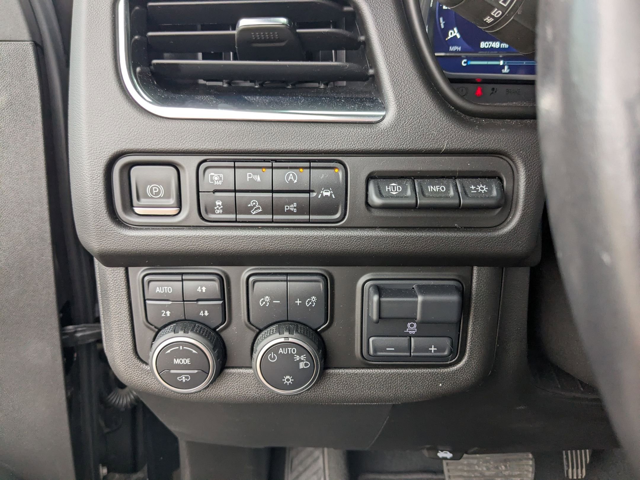 Used 2023 Chevrolet Suburban High Country w/ Advanced Technology Package image 15