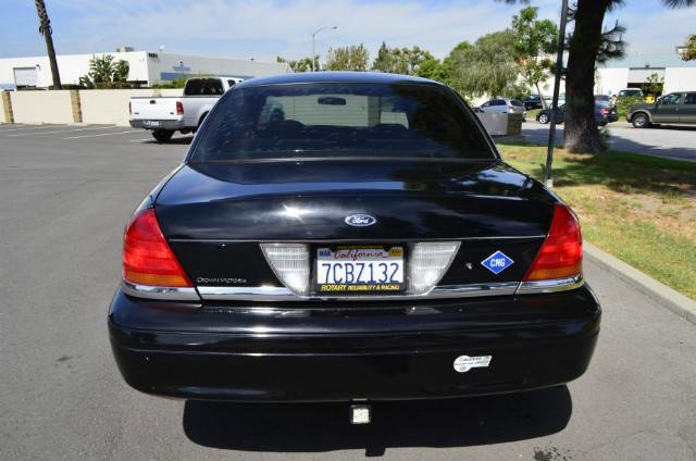 Used 2004 Ford Crown Victoria Police Interceptor image 4