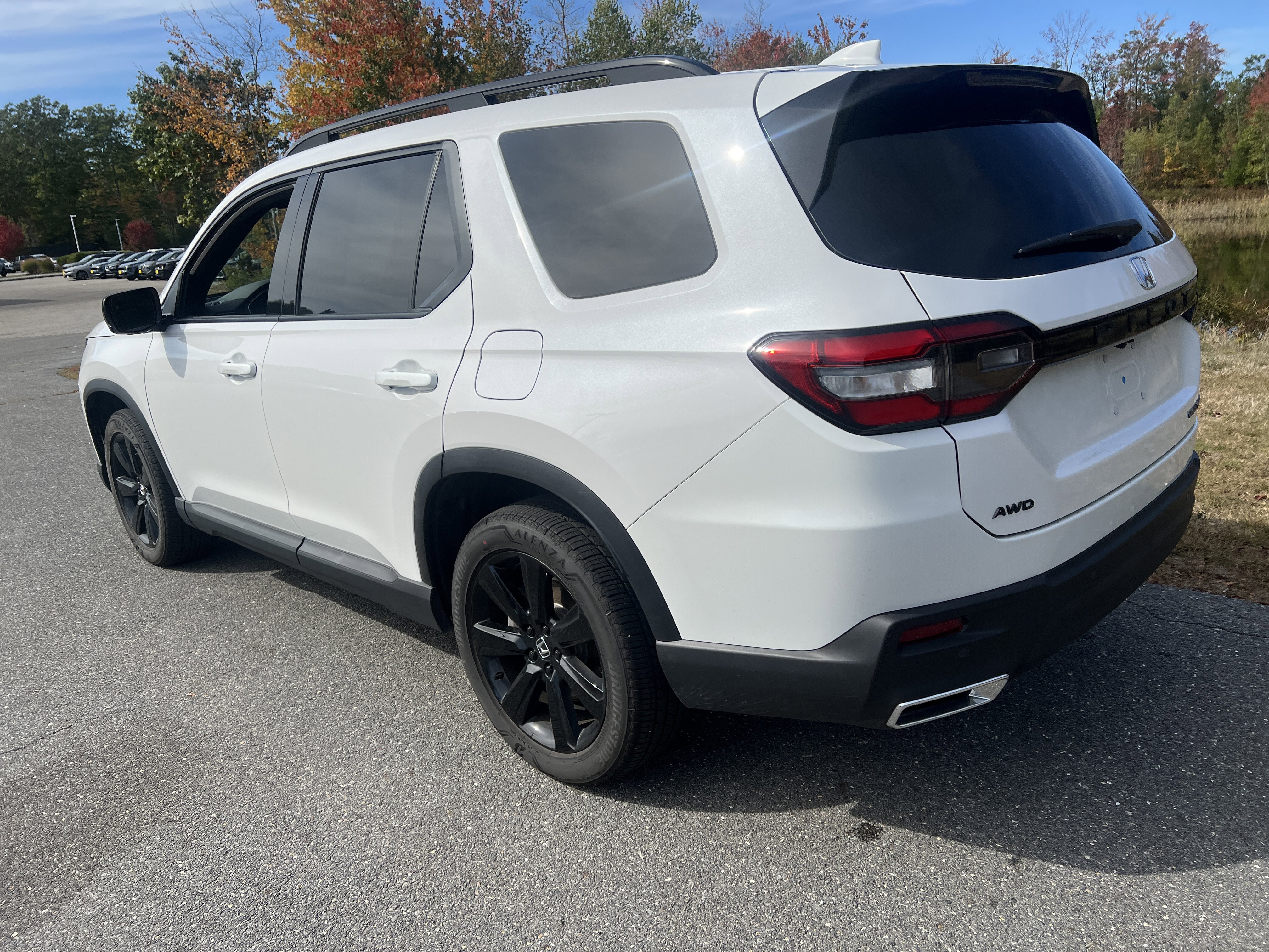 Used 2025 Honda Pilot Black Edition image 7