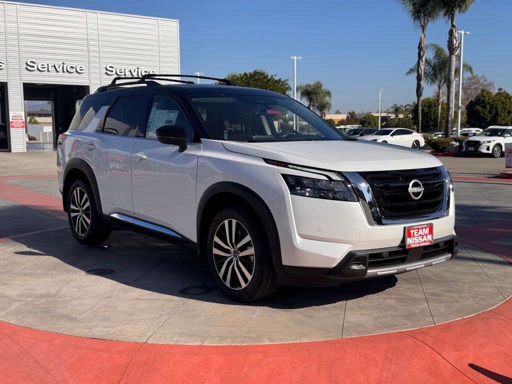 New 2025 Nissan Pathfinder Platinum image 2