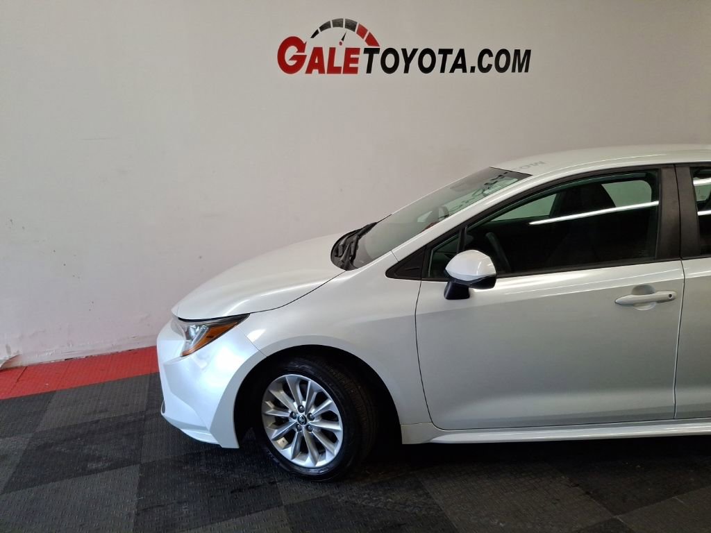Used 2022 Toyota Corolla LE w/ LE Convenience Package image 5
