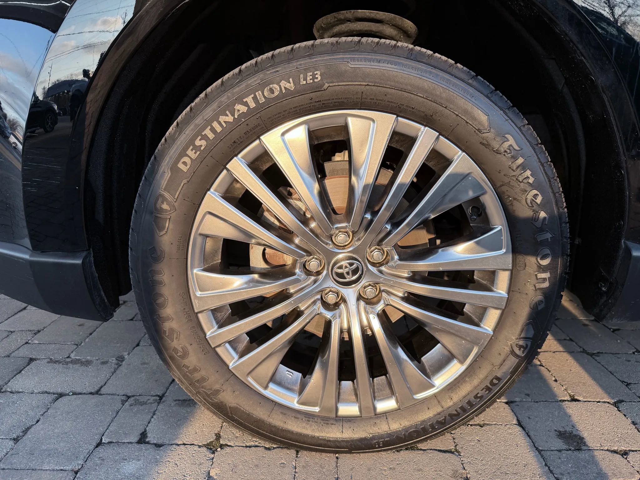 Used 2023 Toyota Venza XLE AWD/4WD image 52