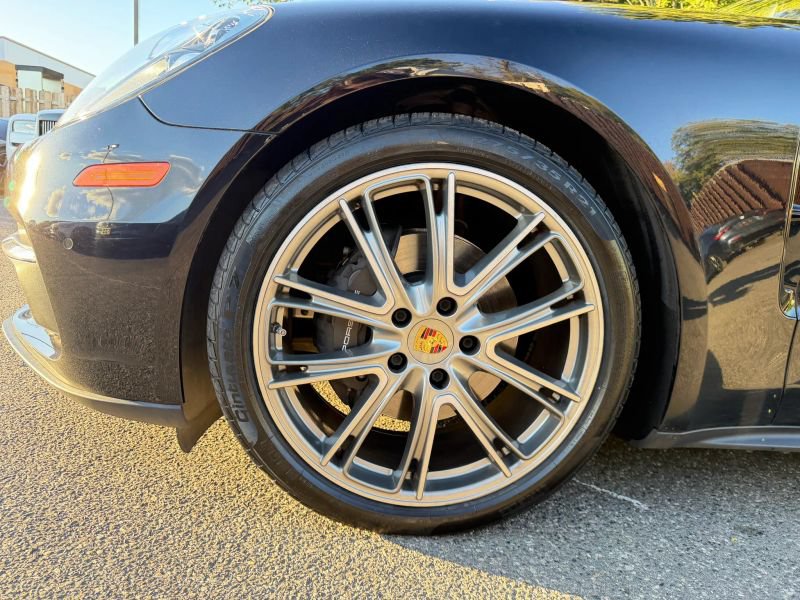 Used 2018 Porsche Panamera 4 AWD/4WD image 39