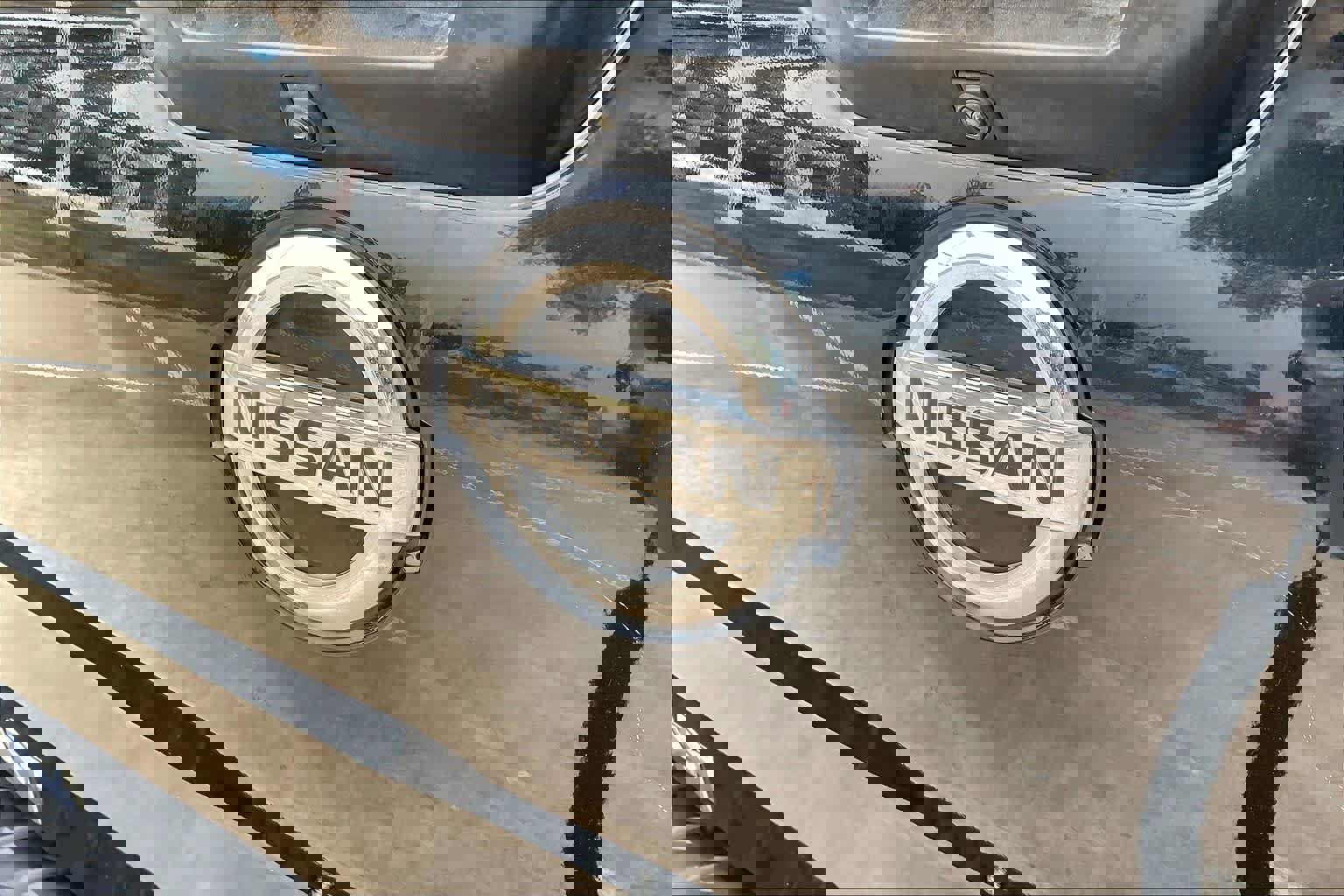 Used 2017 Nissan Titan SV image 27