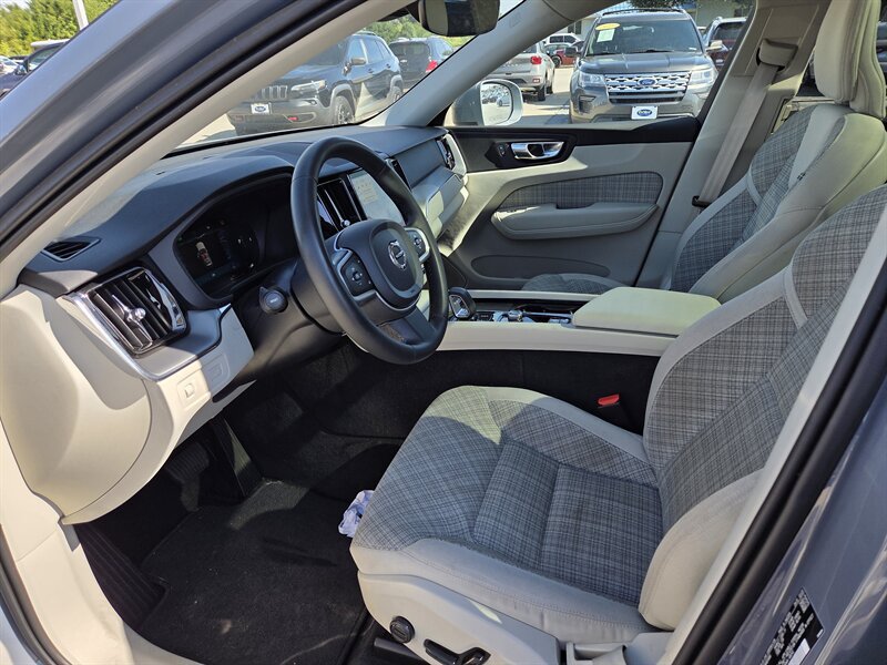 Used 2022 Volvo XC60 B5 Momentum AWD/4WD image 10