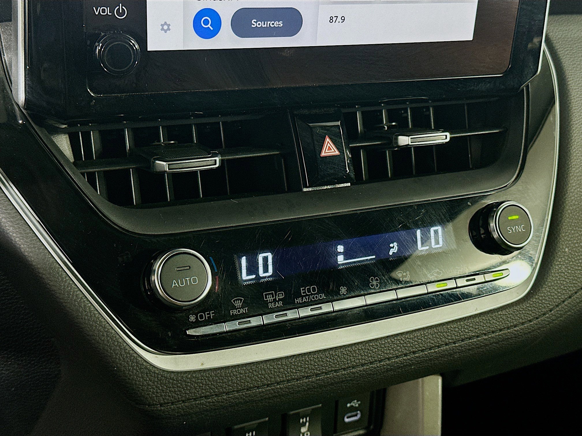 Used 2024 Toyota Corolla Cross XLE w/ Convenience Package image 23