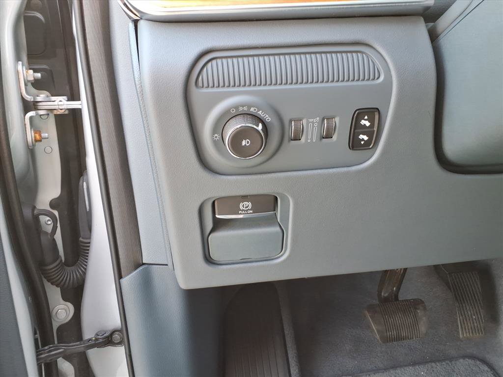 Used 2022 Jeep Grand Wagoneer Series II w/ Convenience Group III image 19