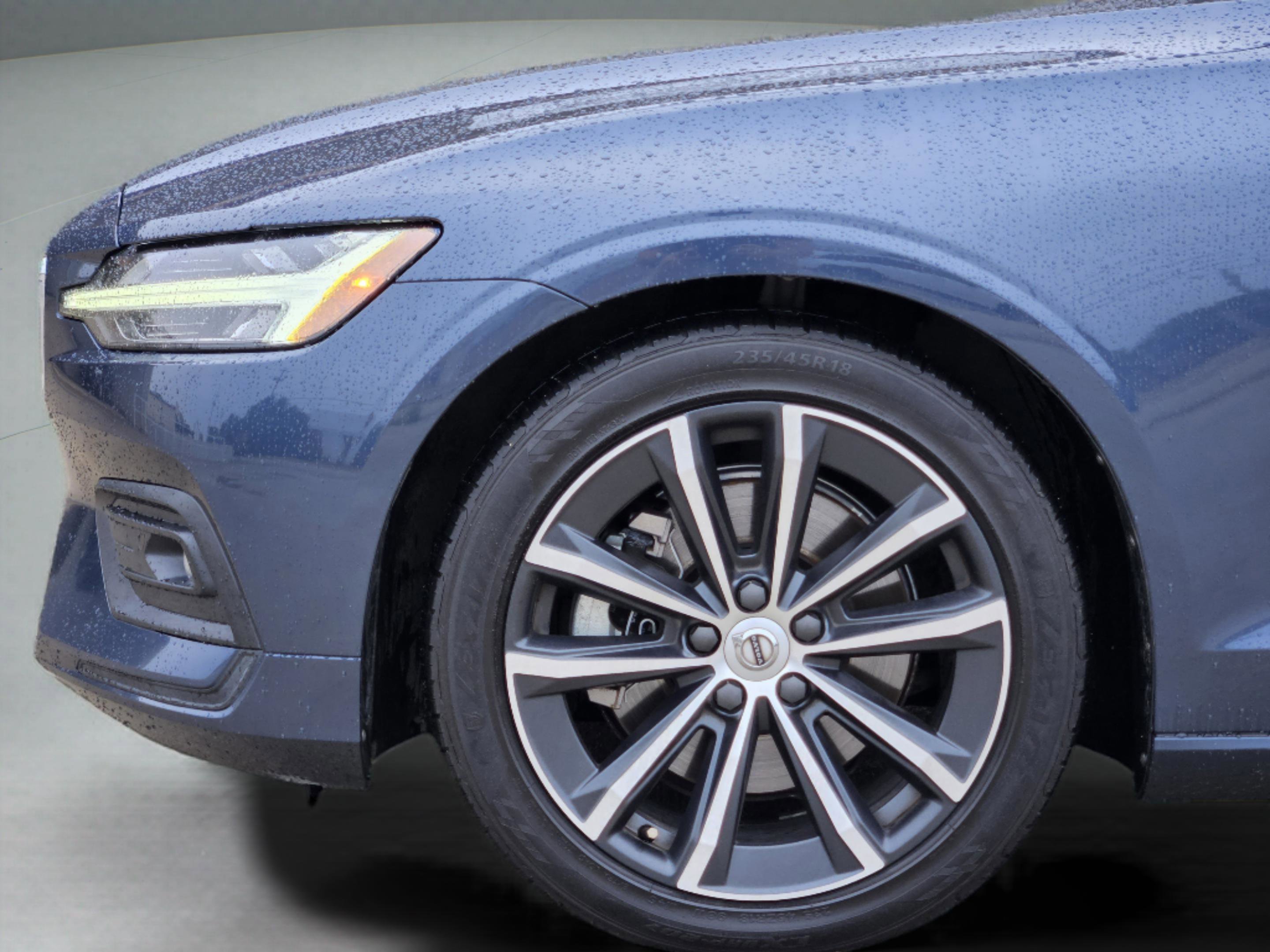 Used 2021 Volvo S60 T5 Momentum w/ Premium Package image 31