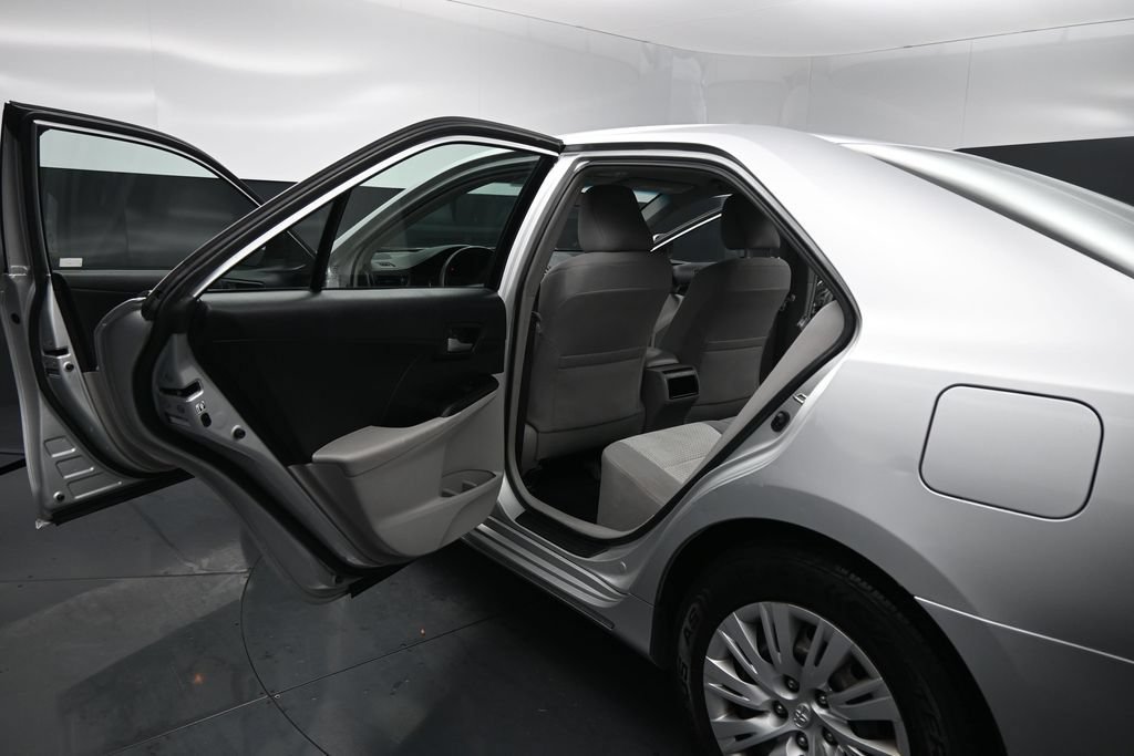 Used 2014 Toyota Camry LE FWD image 14