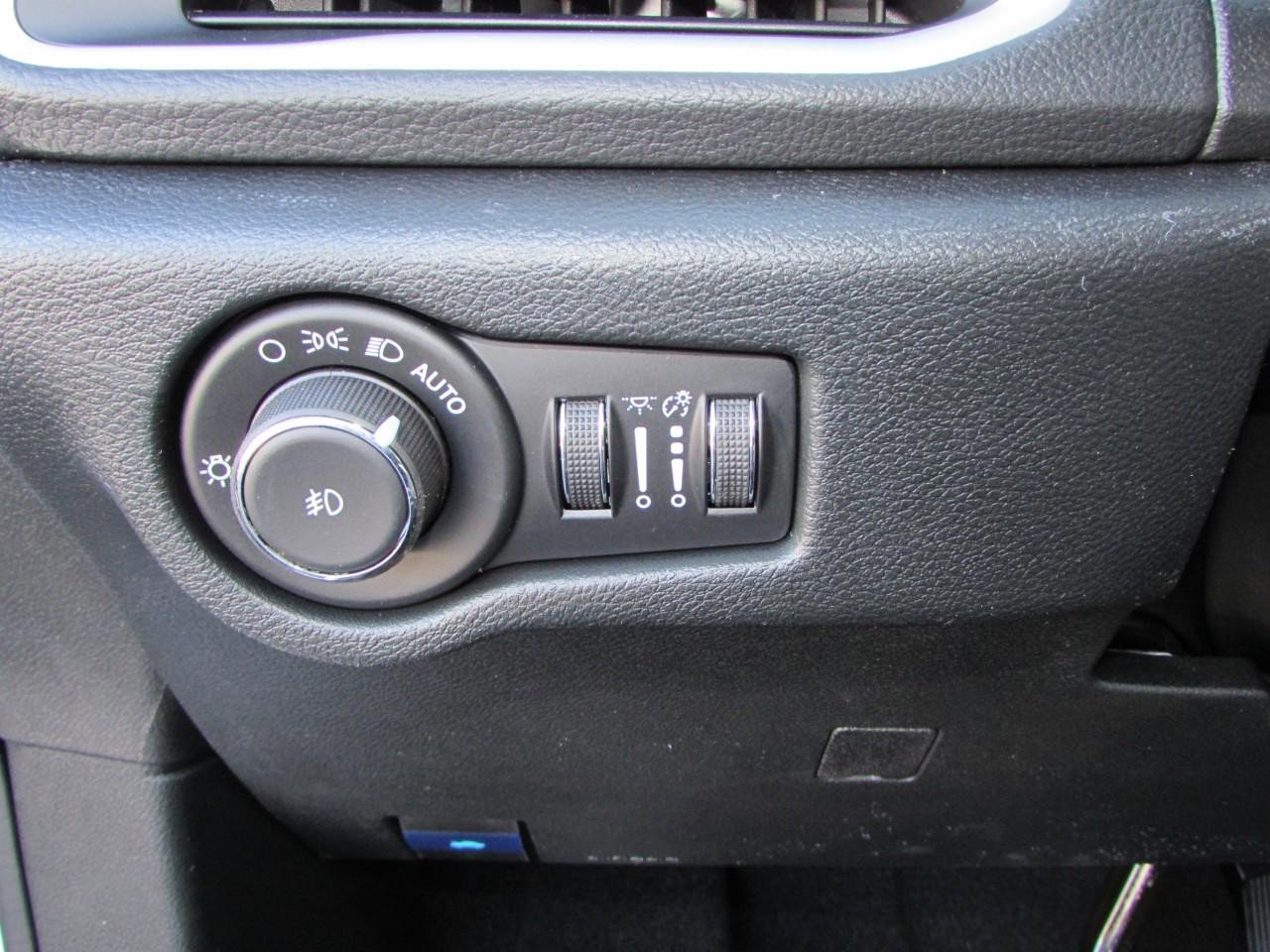 New 2026 Chrysler Pacifica Select image 13