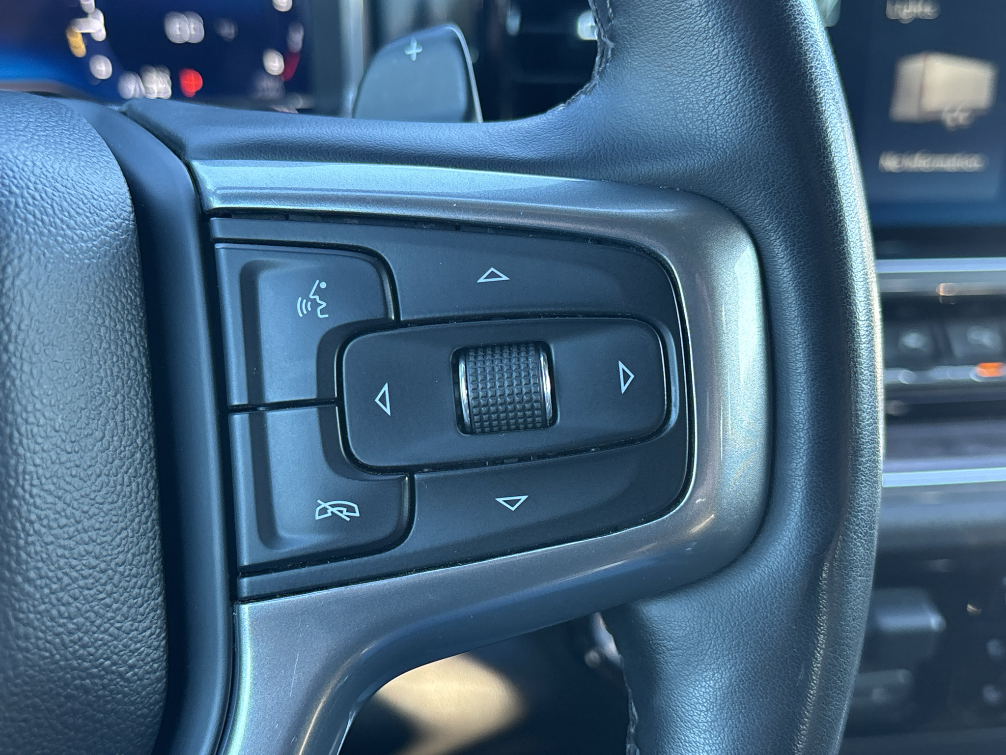 Used 2023 Chevrolet Silverado 1500 LTZ w/ LTZ Convenience Package II AWD/4WD image 15