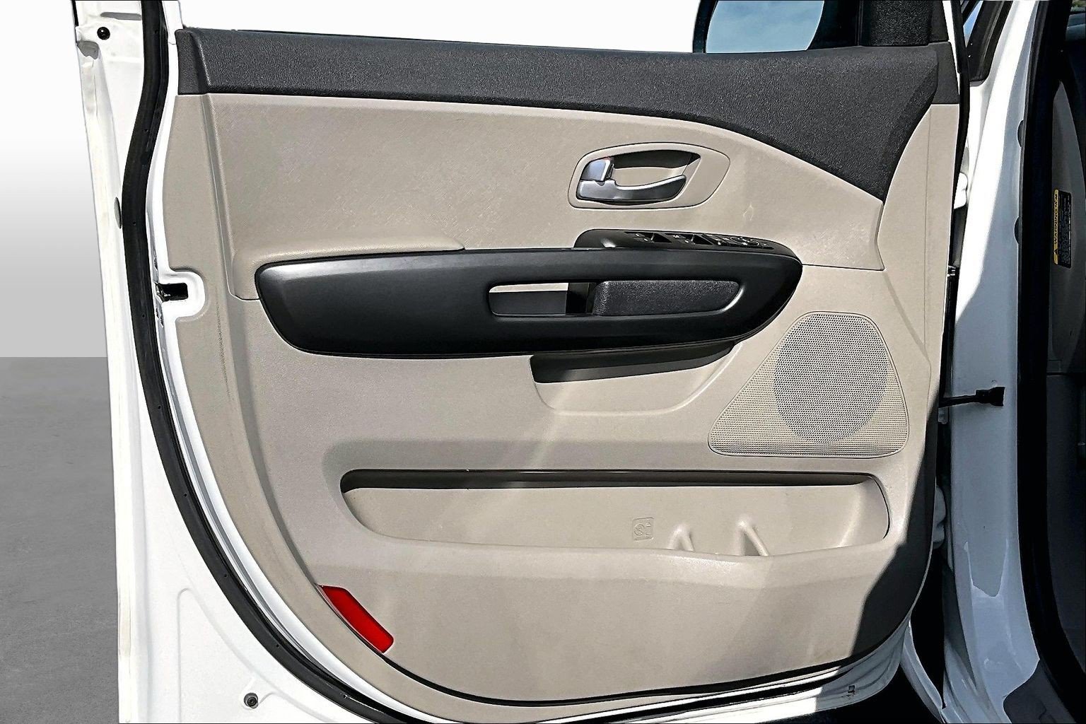 Used 2018 Kia Sedona L FWD image 17