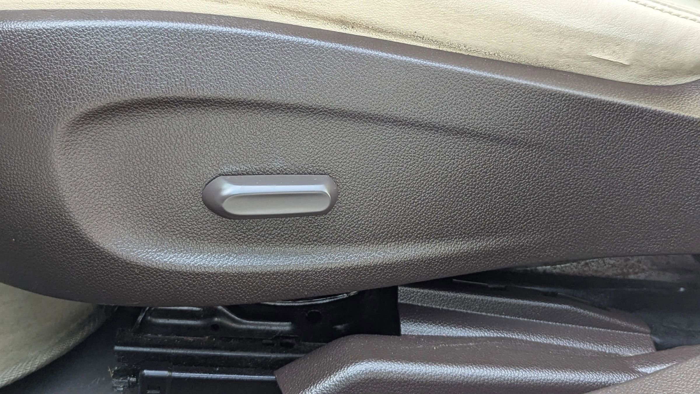 Used 2012 Buick Verano Leather FWD image 11
