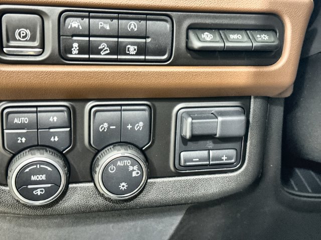 Used 2023 Chevrolet Tahoe High Country AWD/4WD image 36