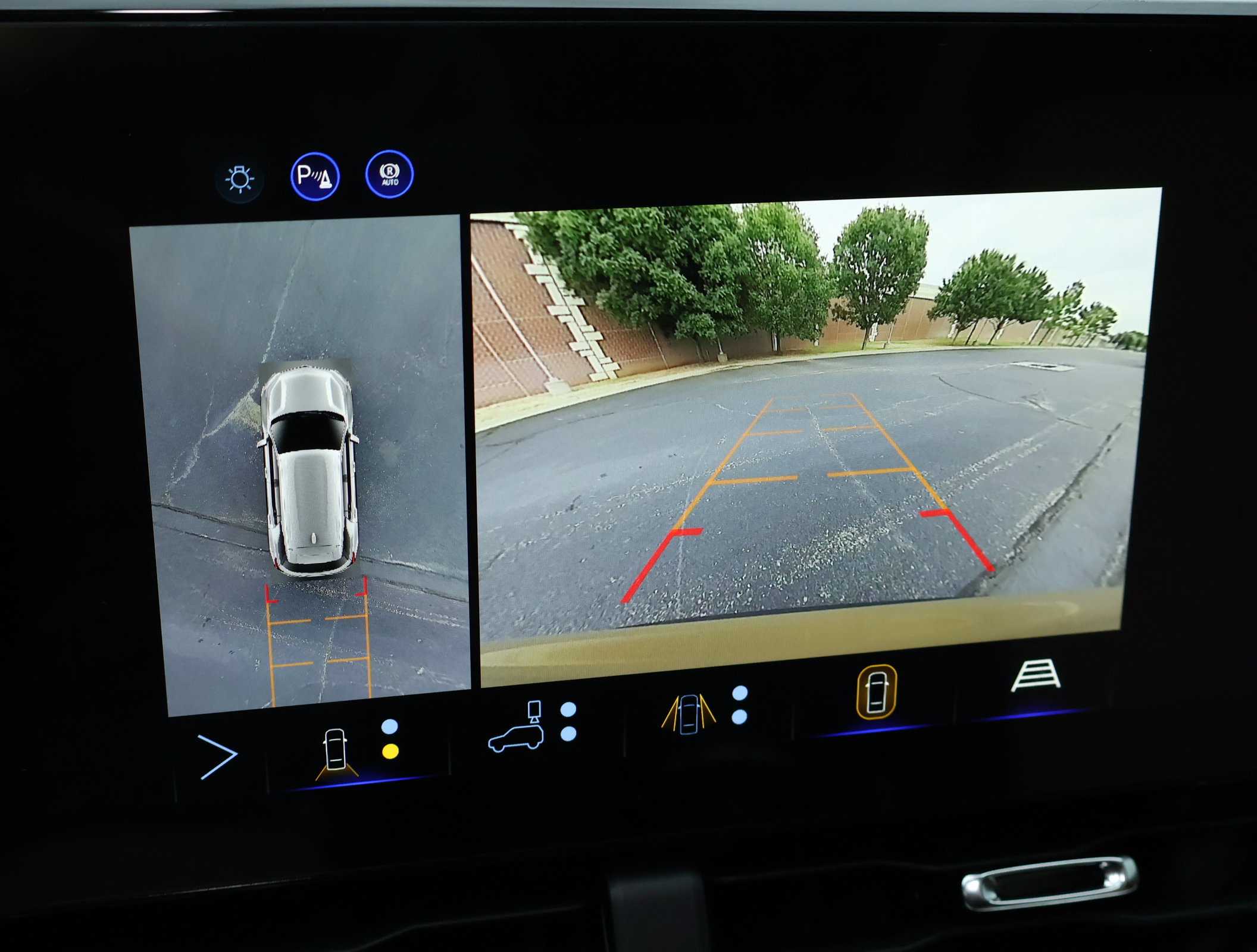New 2027 Chevrolet Equinox ACTIV w/ Safety and Technology Package FWD image 4