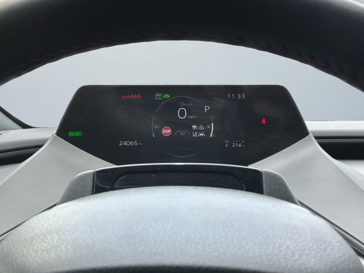 Used 2025 Toyota Prius Plug-In Hybrid FWD image 12
