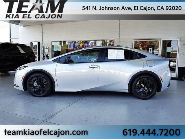 Used 2025 Toyota Prius LE FWD image 6