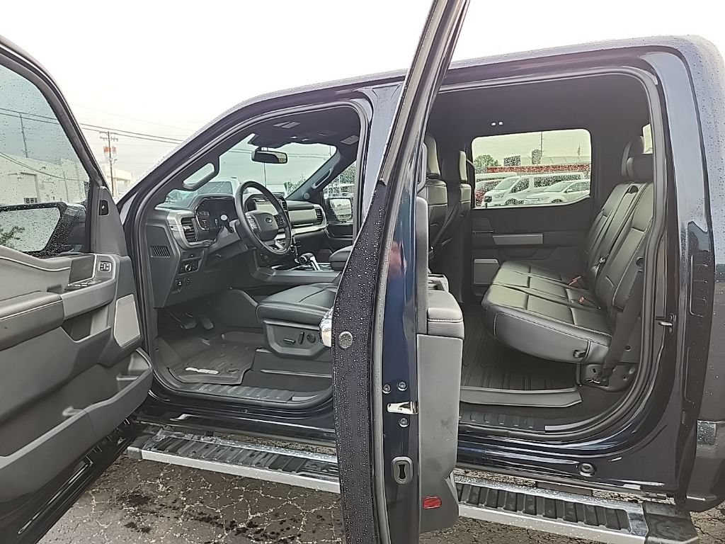 Used 2025 Ford F150 Lariat w/ Equipment Group 501A Mid AWD/4WD image 8