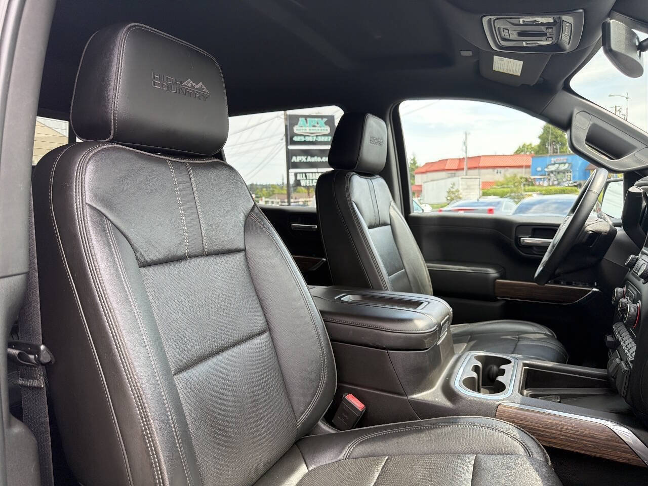 Used 2019 Chevrolet Silverado 1500 High Country w/ Technology Package AWD/4WD image 17