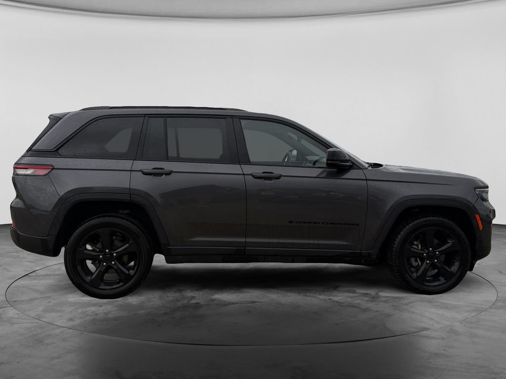 Used 2023 Jeep Grand Cherokee Altitude AWD/4WD image 11