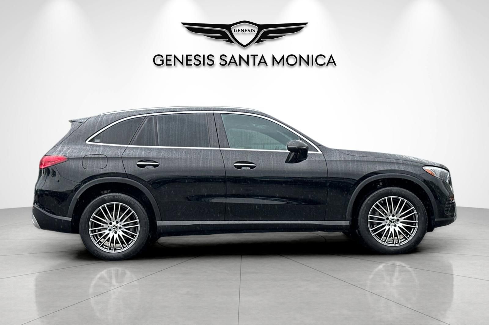 Used 2024 Mercedes-Benz GLC 300 image 3
