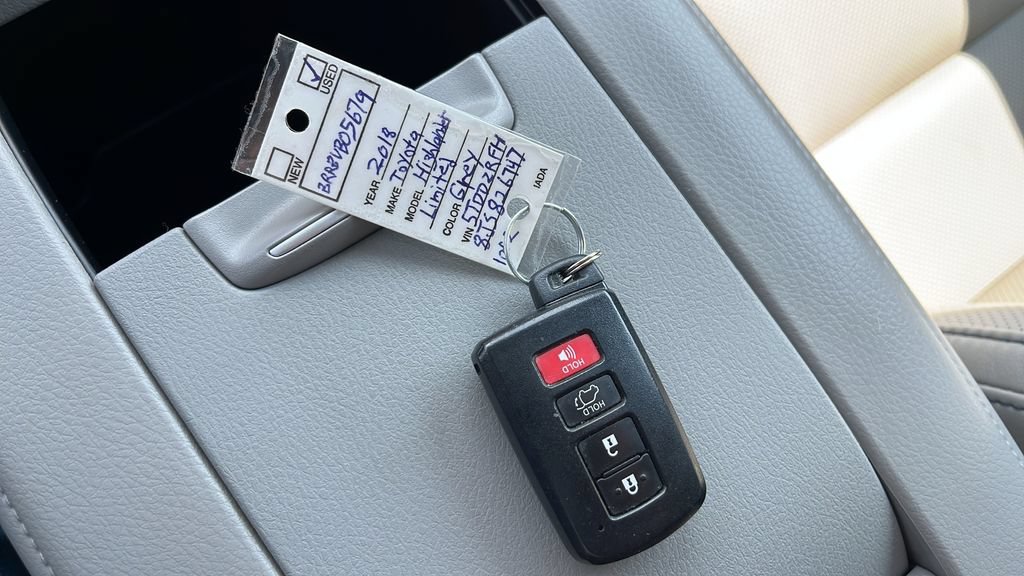 Used 2018 Toyota Highlander Limited AWD/4WD image 22