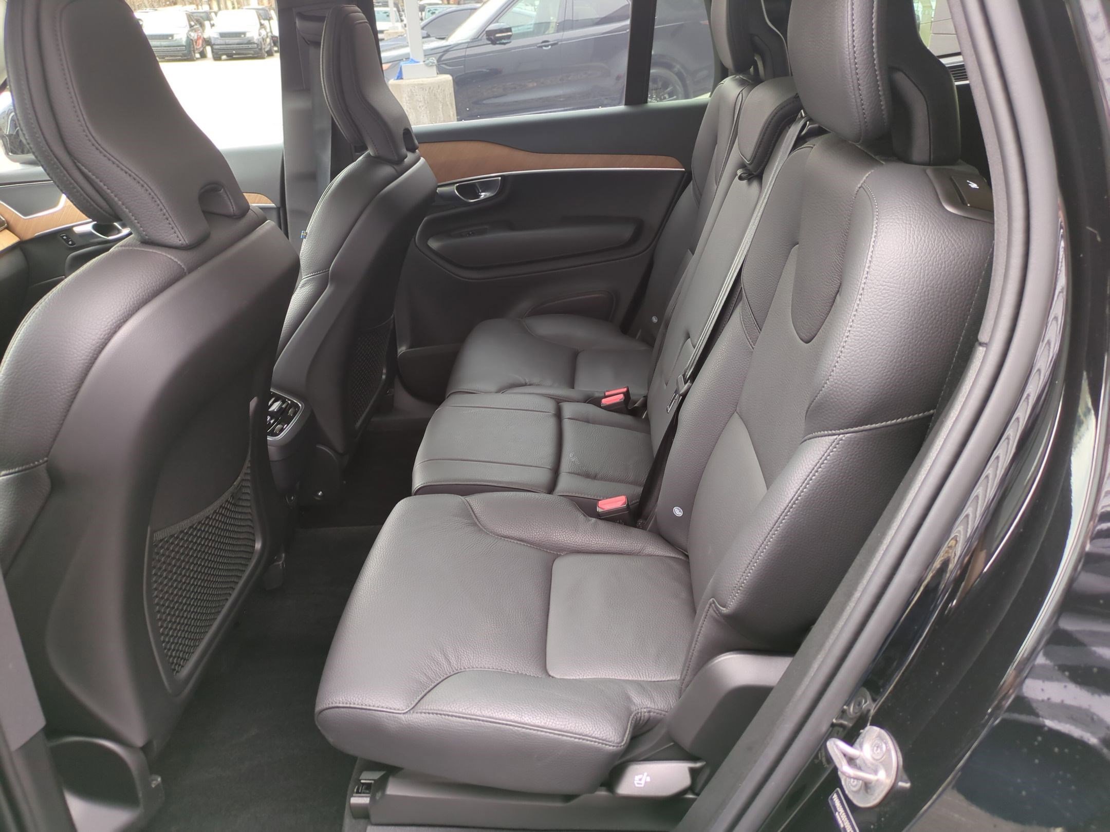 Used 2025 Volvo XC90 B6 Plus image 26