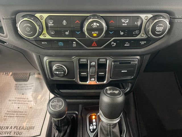 Used 2025 Jeep Wrangler Unlimited Sahara w/ Safety Group AWD/4WD image 43