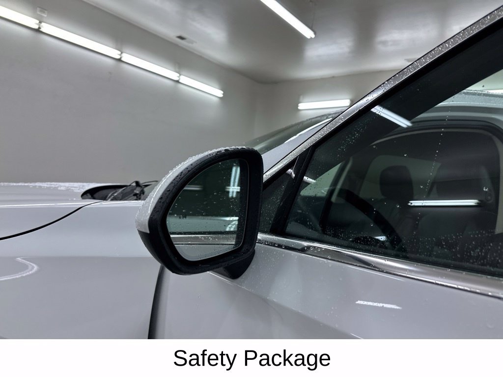 Used 2022 Buick Envision Essence w/ Safety Package AWD/4WD image 19