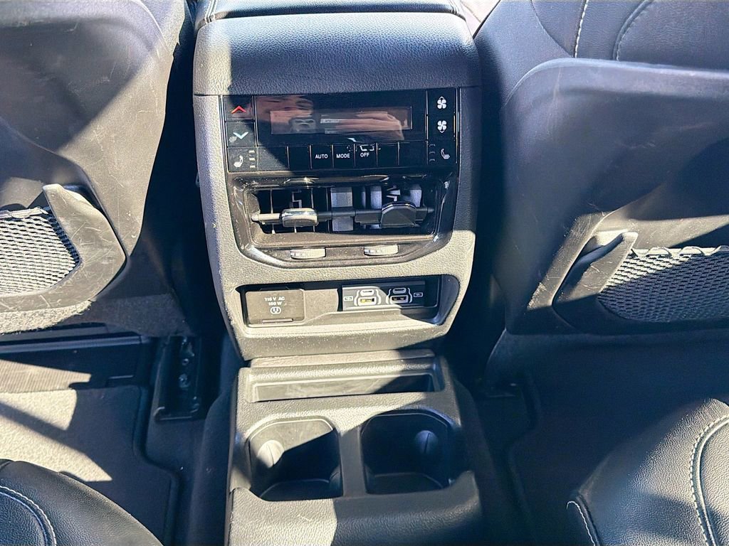 Used 2024 Jeep Grand Cherokee L Limited w/ Luxury Tech Group II image 23