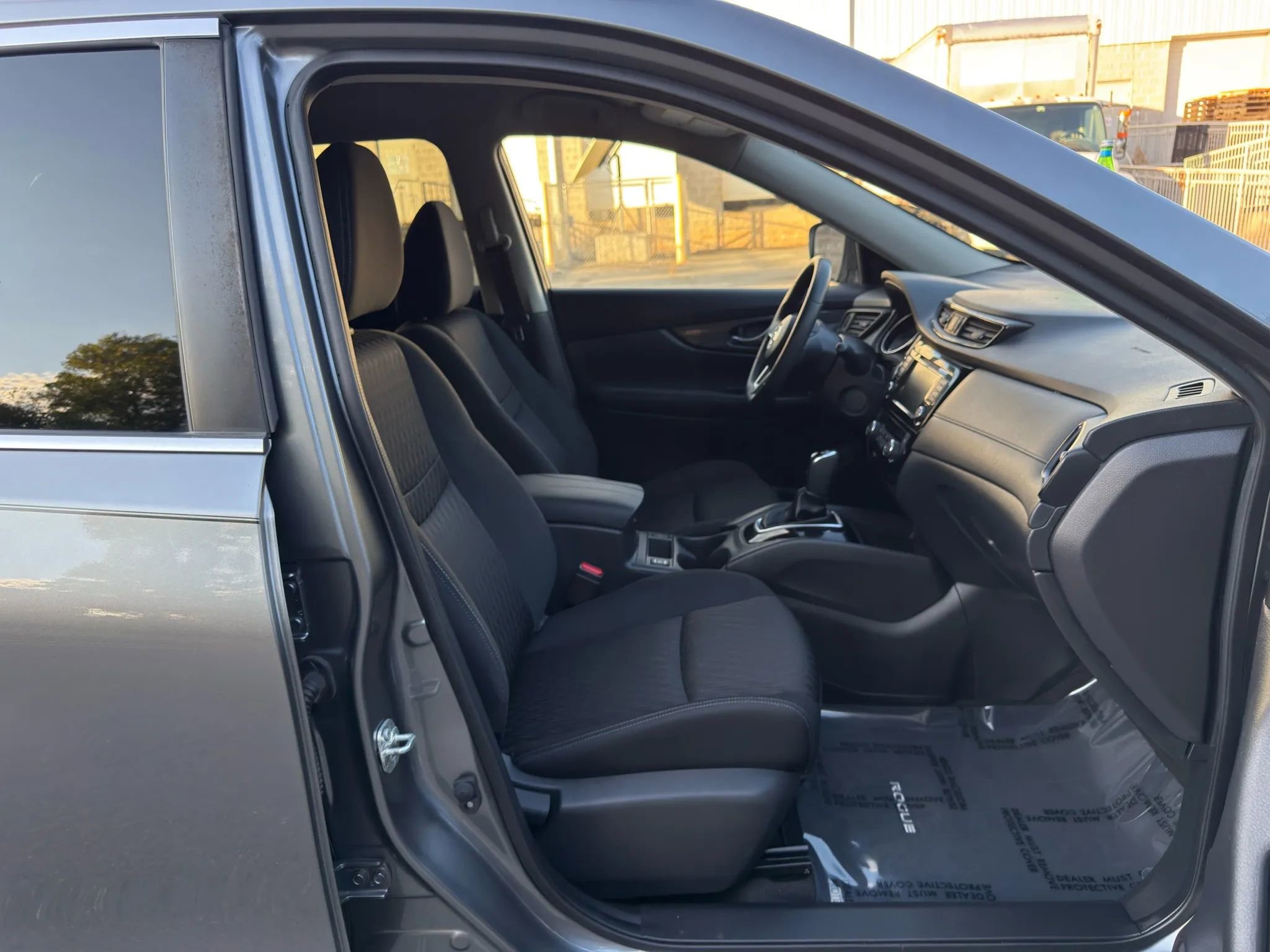 Used 2020 Nissan Rogue SV image 24