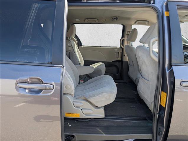 Used 2012 Toyota Sienna LE FWD image 18
