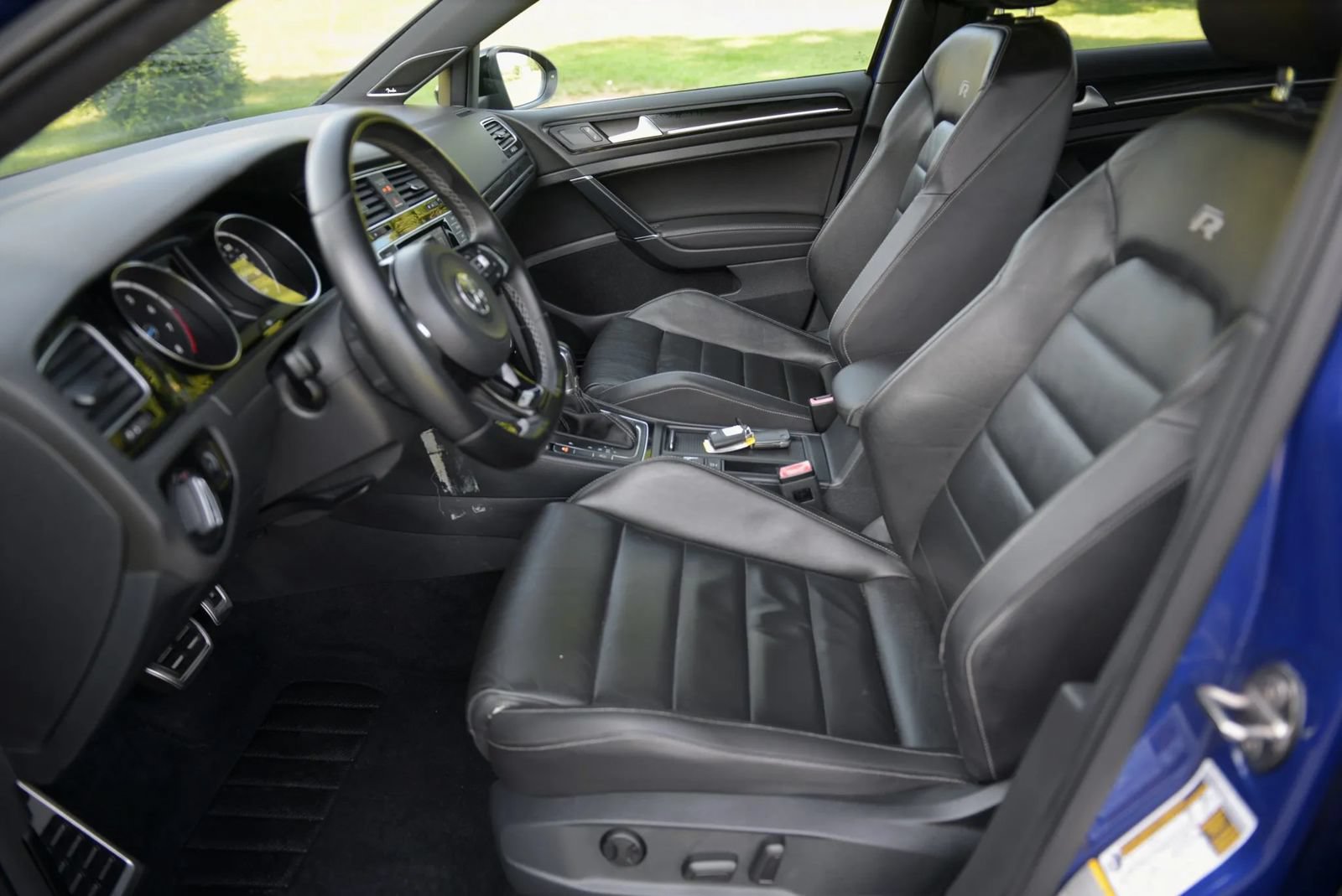 Used 2015 Volkswagen Golf R 4-Door AWD/4WD image 30