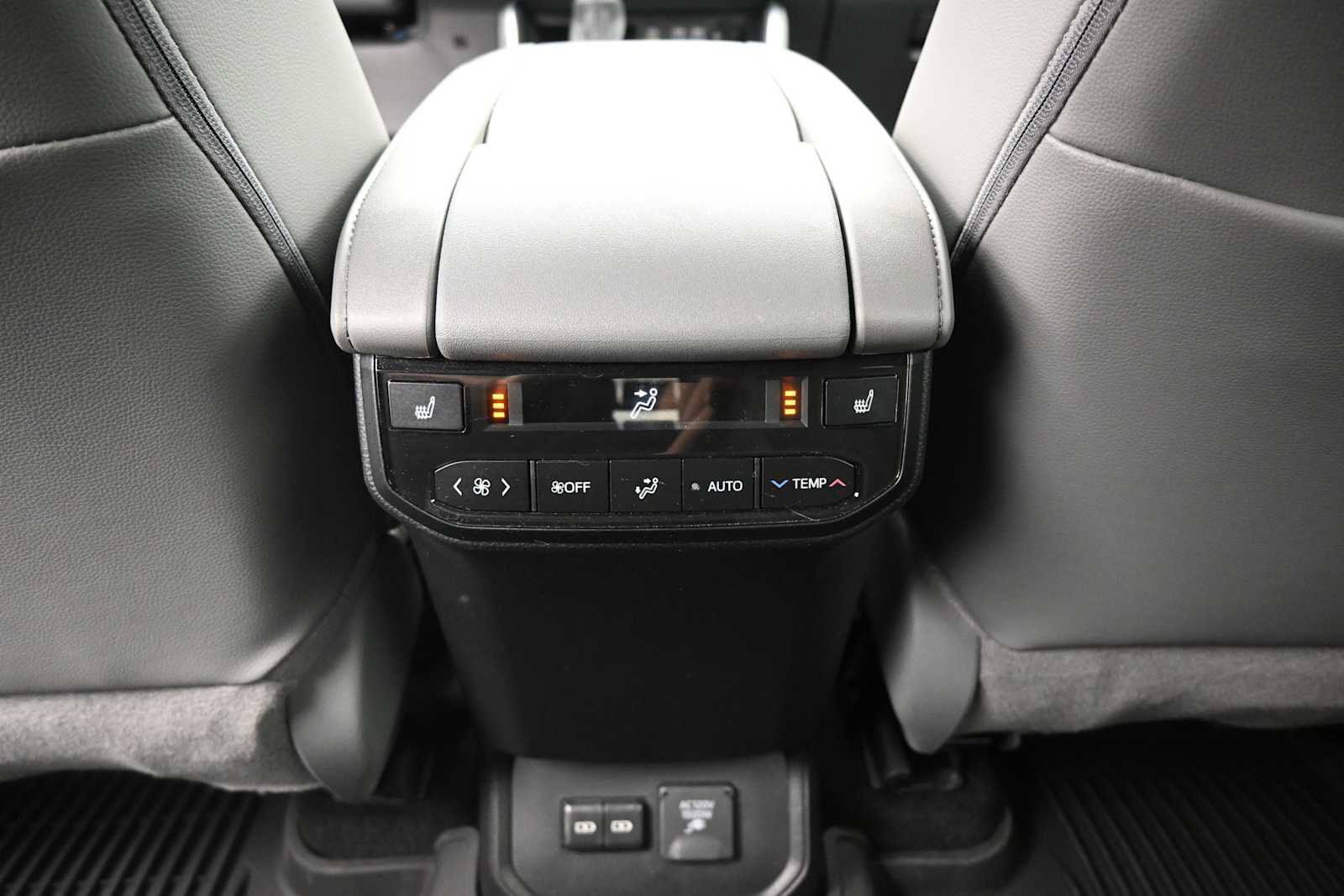 Used 2024 Toyota Highlander Platinum AWD/4WD image 14