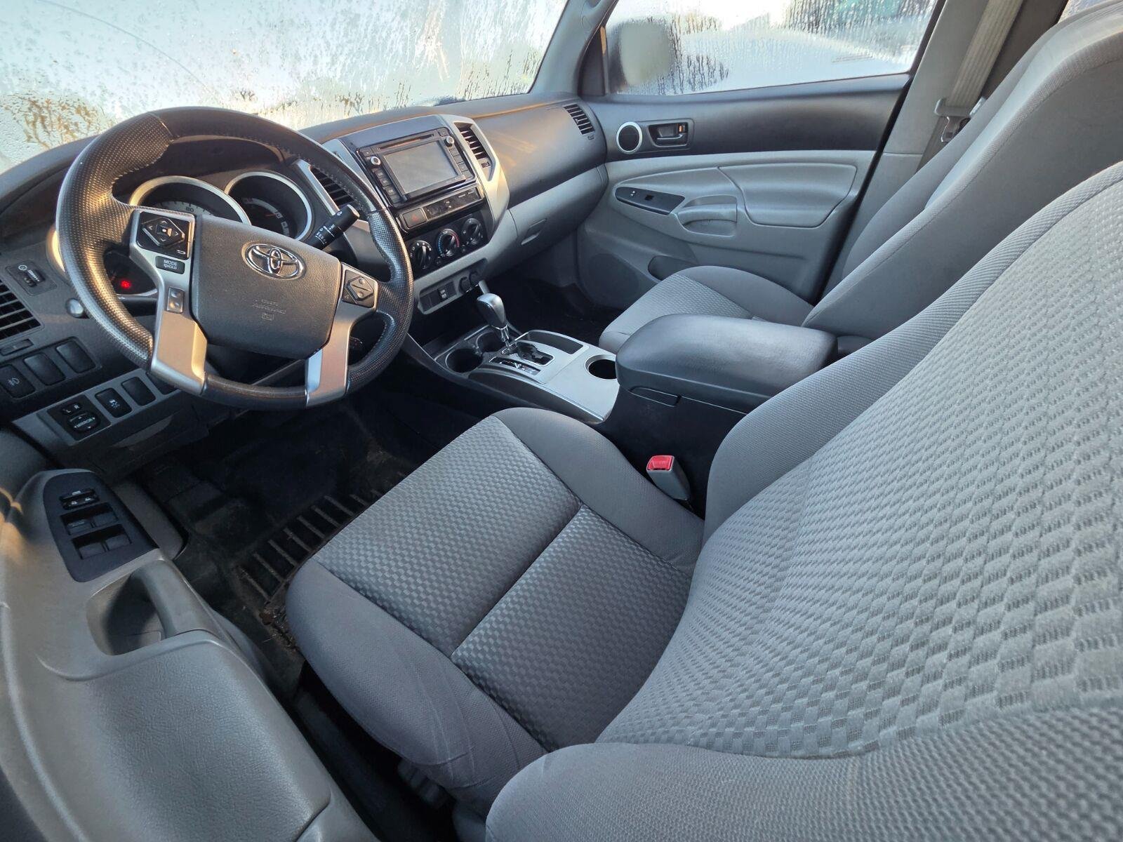 Used 2014 Toyota Tacoma PreRunner w/ SR5 Package RWD image 8