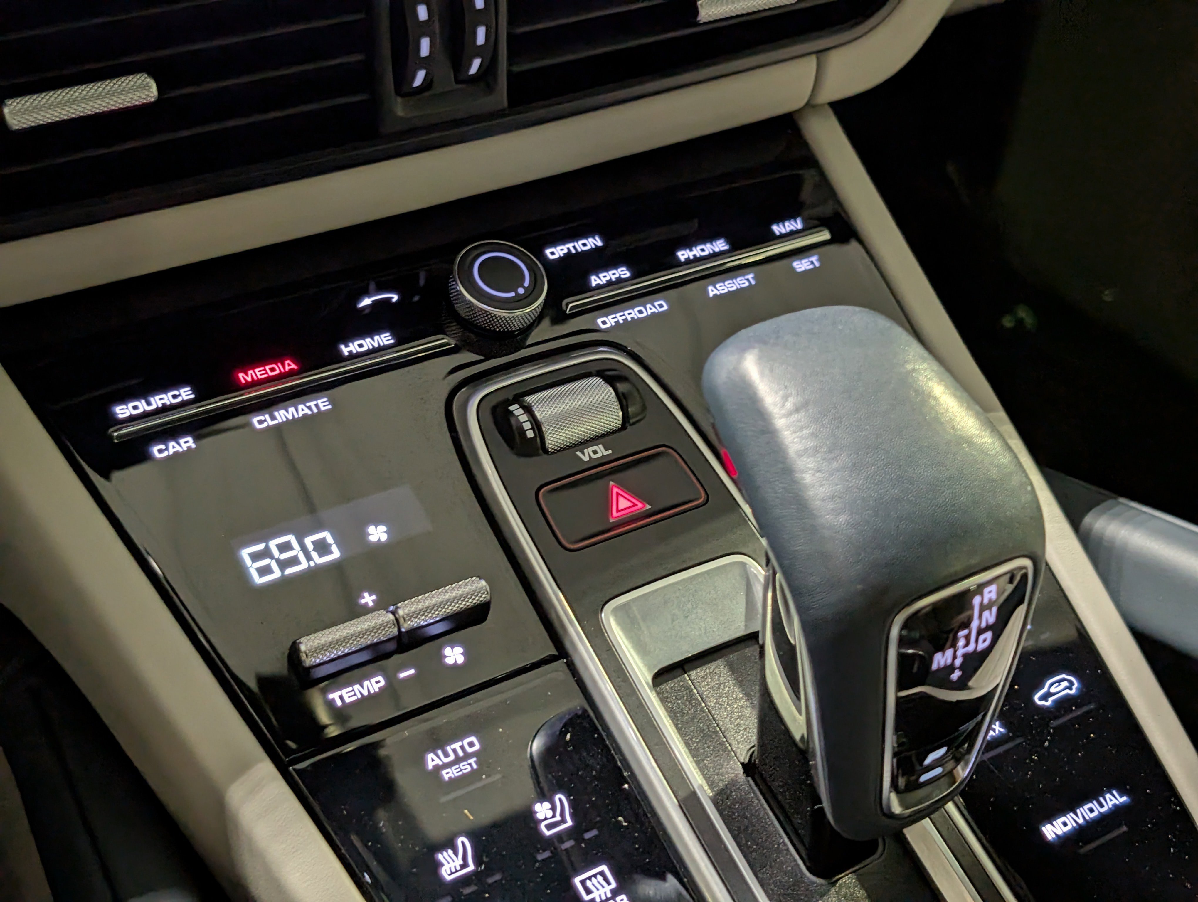 Certified 2023 Porsche Cayenne Platinum Edition AWD/4WD image 40