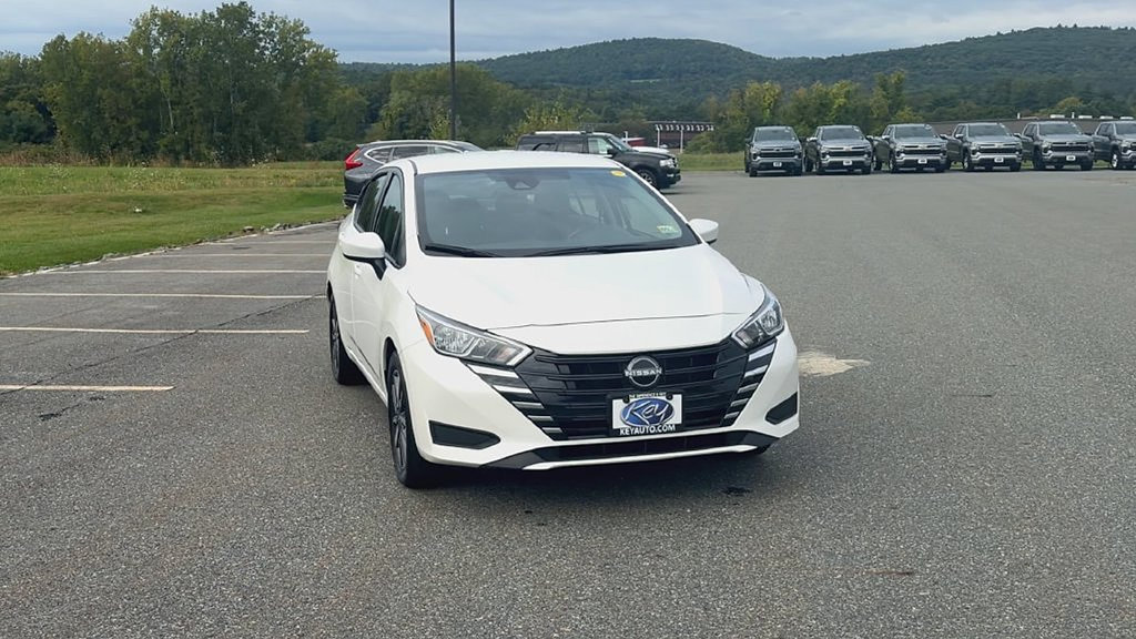 Used 2024 Nissan Versa SV FWD image 3