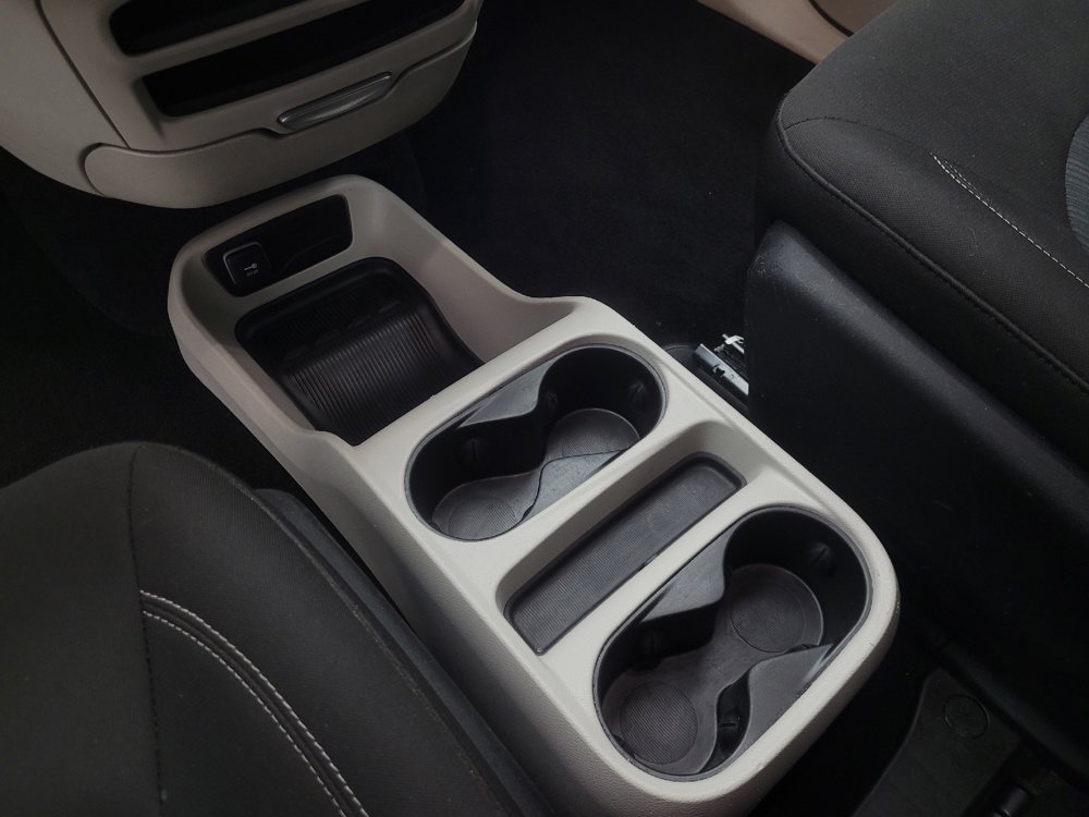 Used 2023 Chrysler Voyager LX image 26