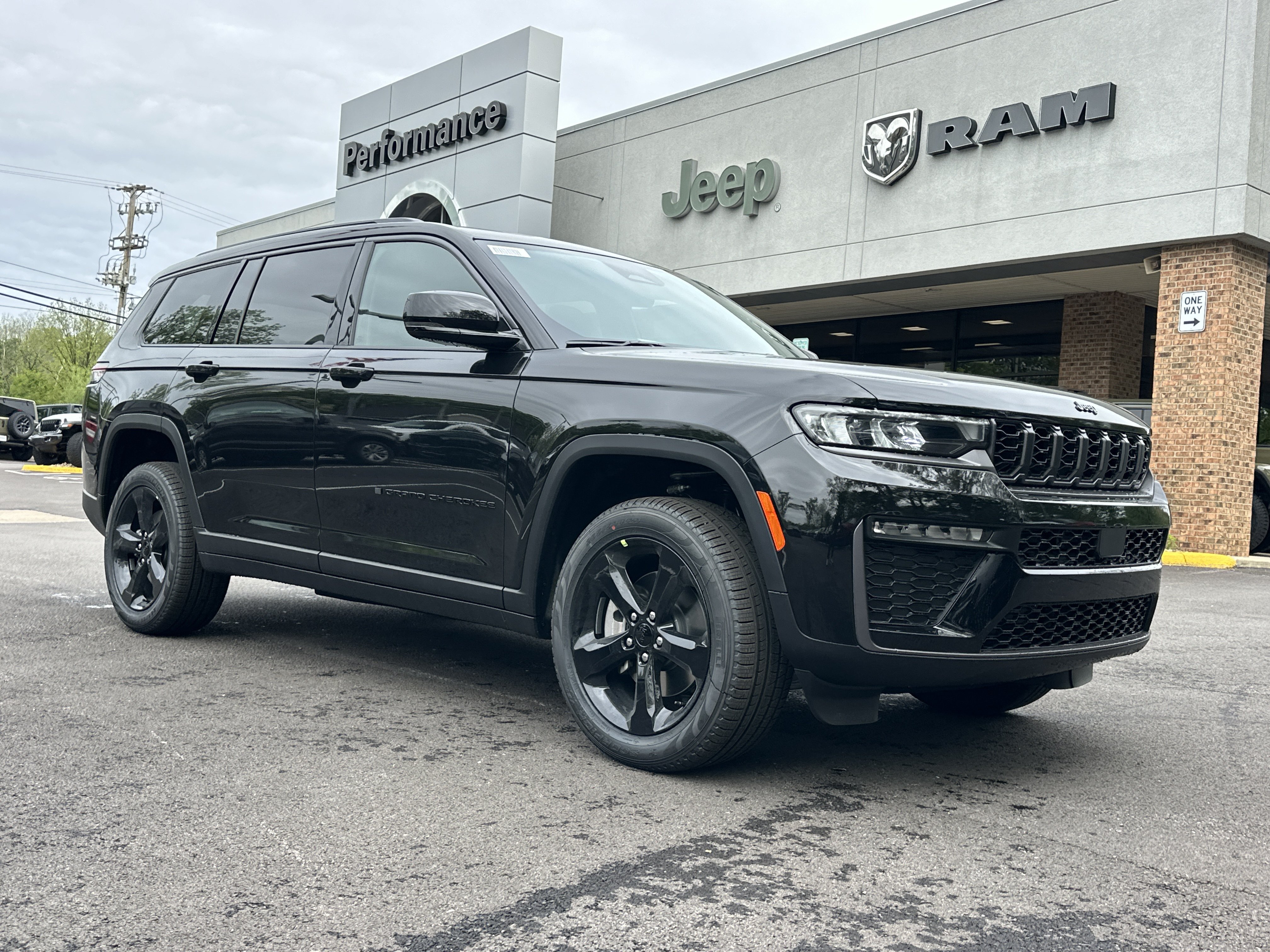 New 2026 Jeep Grand Cherokee L Limited w/ Limited Altitude Package AWD/4WD image 19