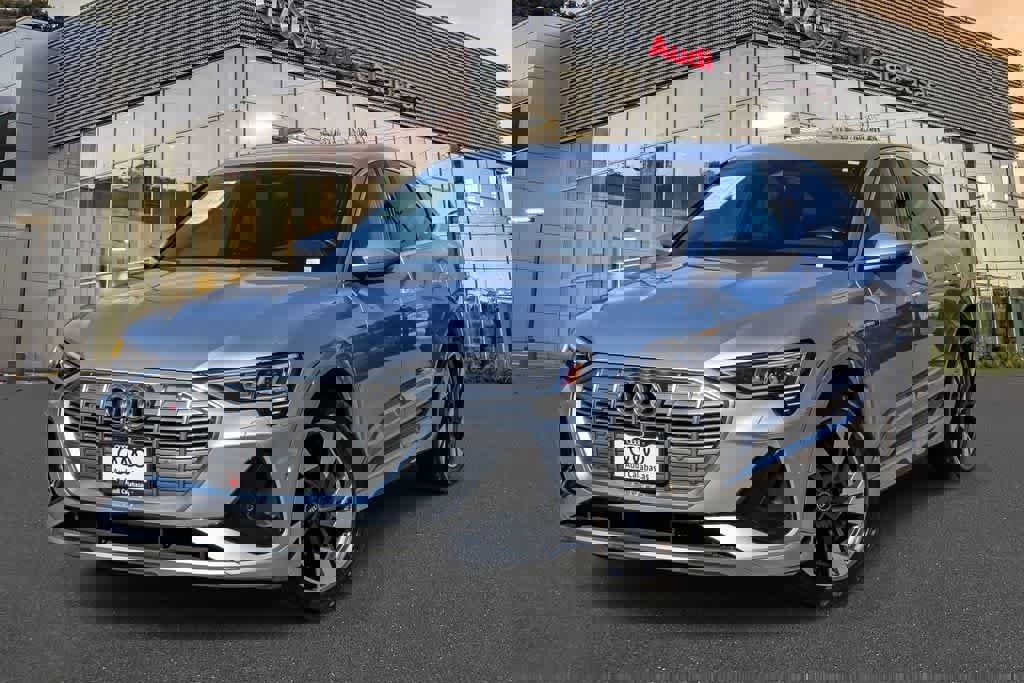 Used 2023 Audi e-tron Premium Plus w/ Premium Plus Package image 1