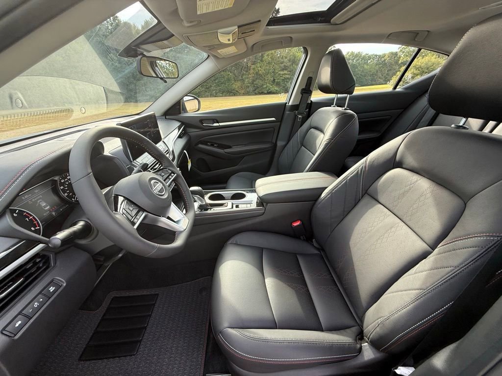 New 2025 Nissan Altima 2.5 SR image 14