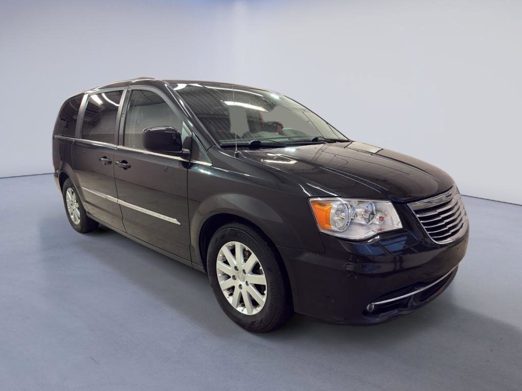 Used 2016 Chrysler Town & Country Touring image 1