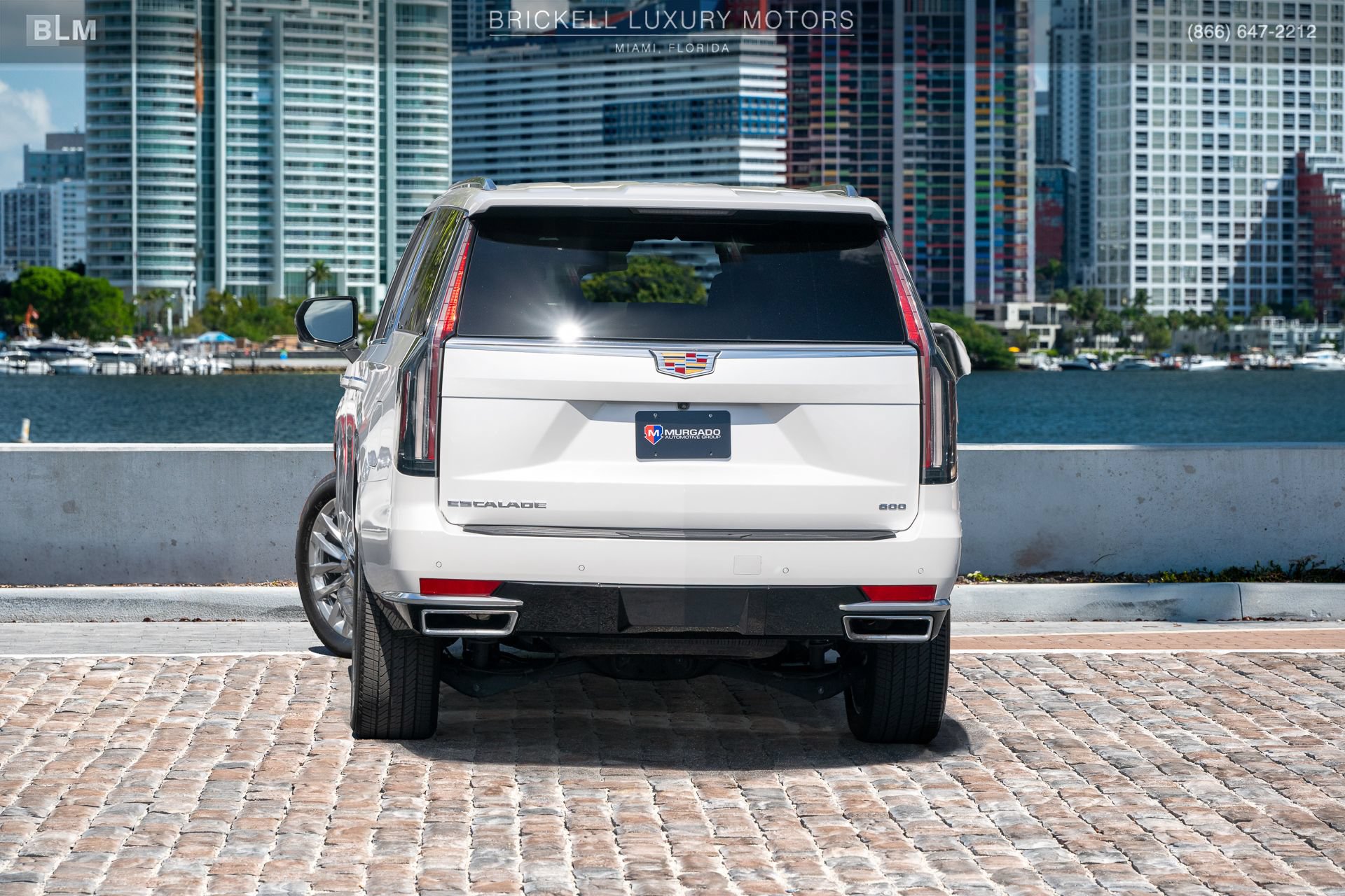 Used 2024 Cadillac Escalade ESV Luxury AWD/4WD image 3