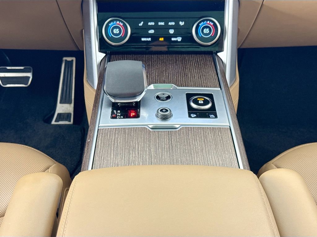 Used 2023 Land Rover Range Rover Long Wheelbase SE image 12