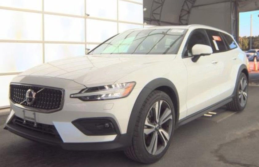 Used 2025 Volvo V60 B5 Cross Country Plus