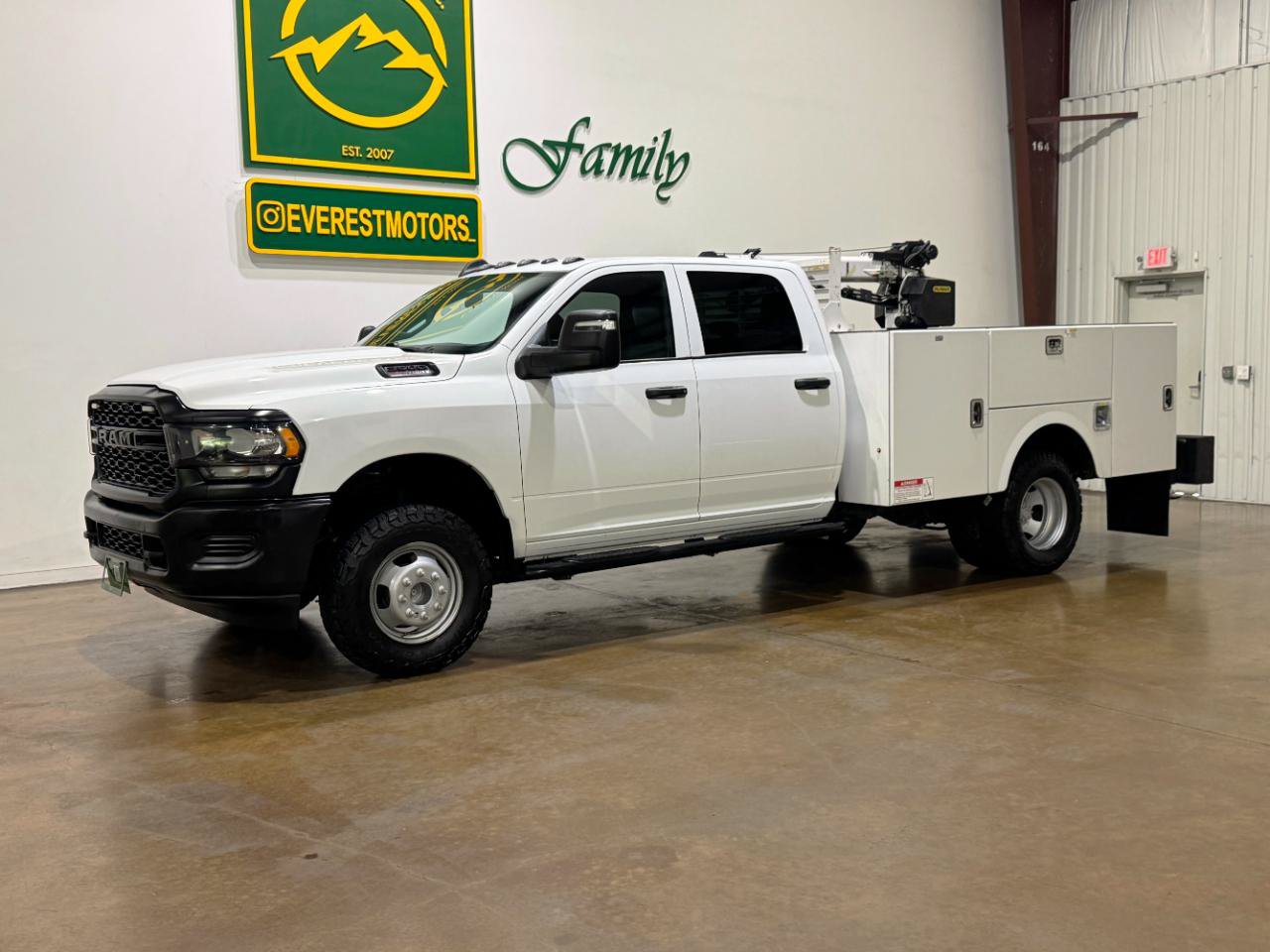 Used 2024 RAM 3500 Tradesman AWD/4WD image 3