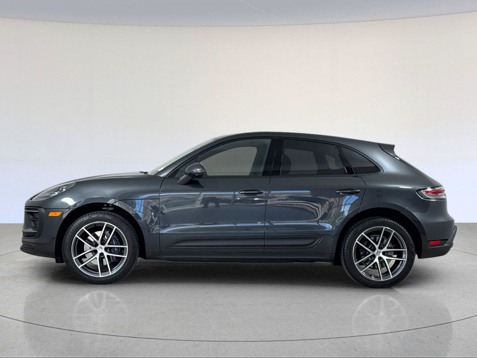 Certified 2025 Porsche Macan w/ Premium Package Plus AWD/4WD image 2