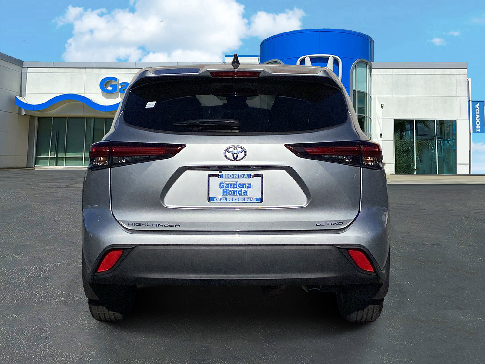 Used 2024 Toyota Highlander LE image 5