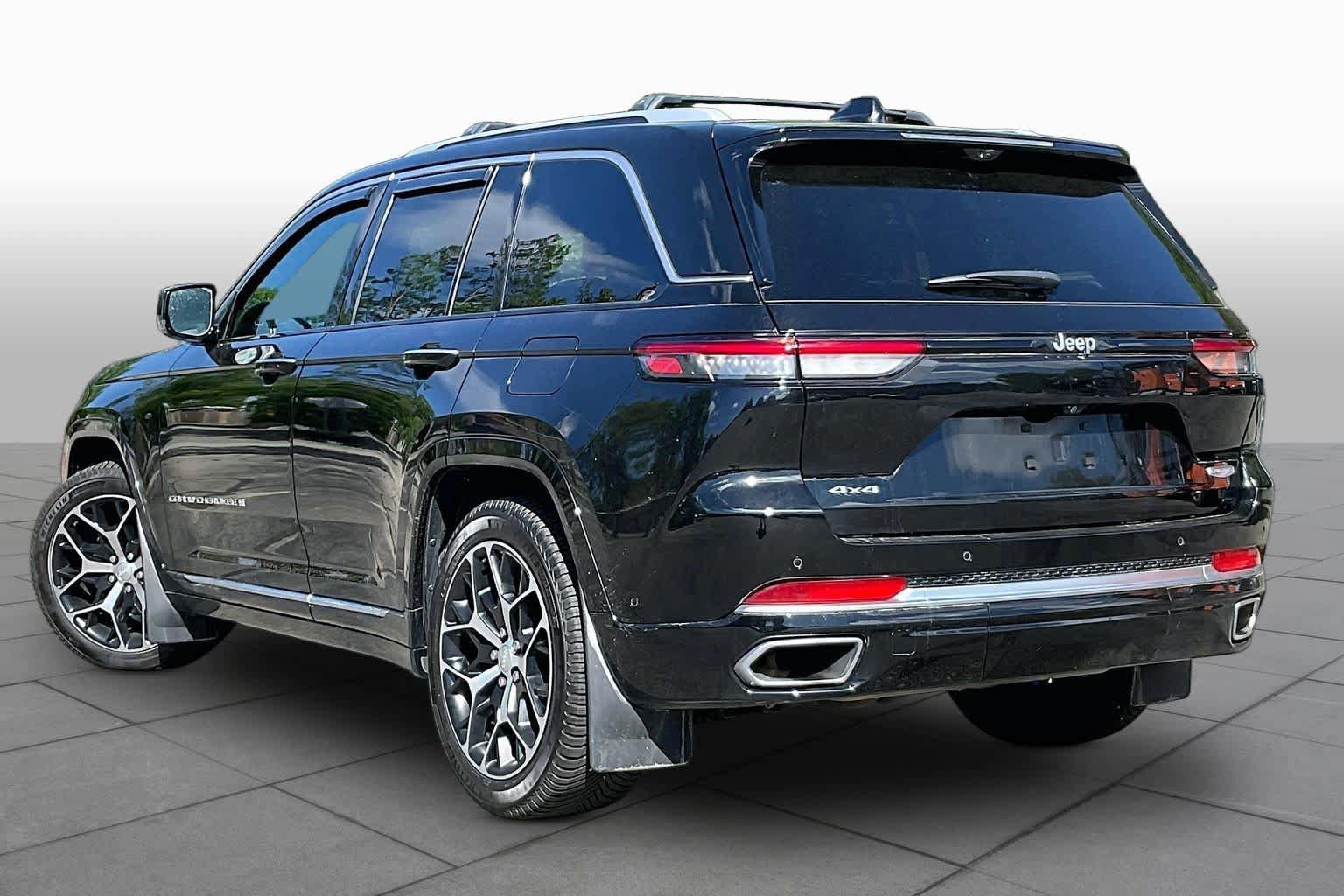 Used 2022 Jeep Grand Cherokee Summit AWD/4WD image 11
