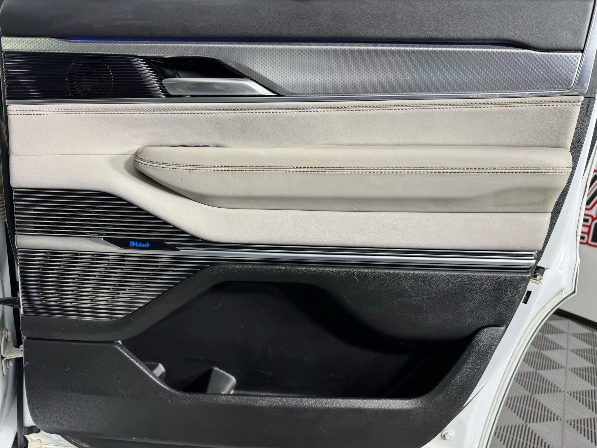 Used 2023 Jeep Grand Wagoneer 4WD w/ Flexible Seating Group image 46